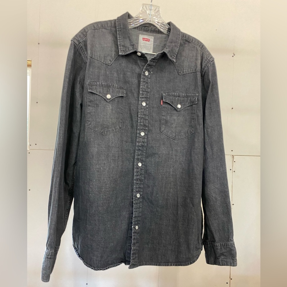 Levi's Men's Charcoal Button-Down Shirt